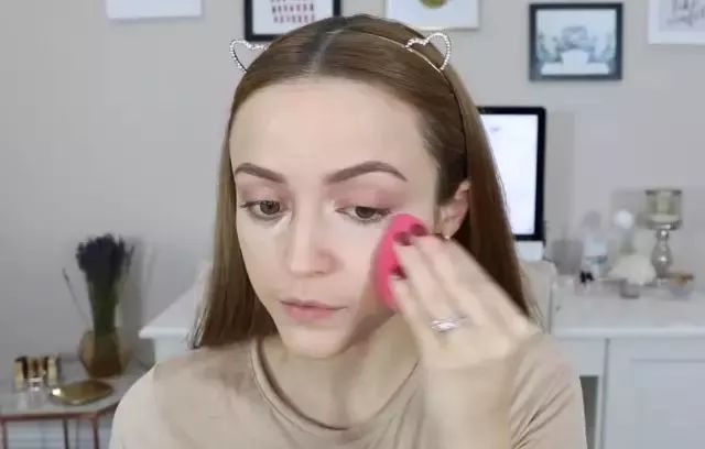 全新“微闪妆”，美得让人离不开眼睛