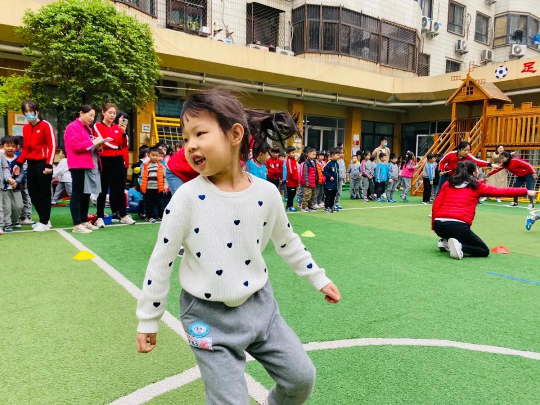 幼儿园足球嘉年华足球比赛视频,幼儿园足球主题游园活动