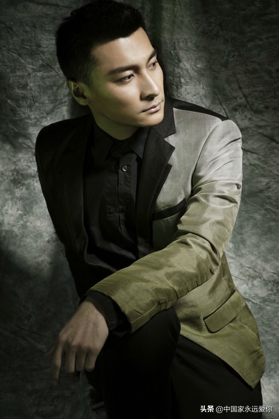 贺刚长得像刘德华吗,刘德华替身贺刚