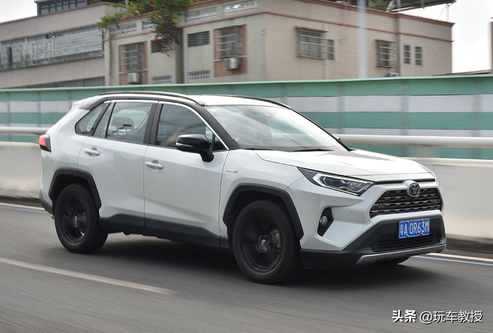 两种动力三种四驱RAV4荣放这台“神车”到底该怎么选？