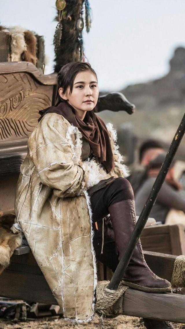 15岁就当《瑞丽》封面女郎，却被老师否定，沉寂10年再度翻红