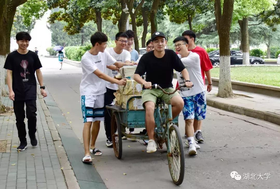 湖北大学开学第一天，湖大人上“新”了