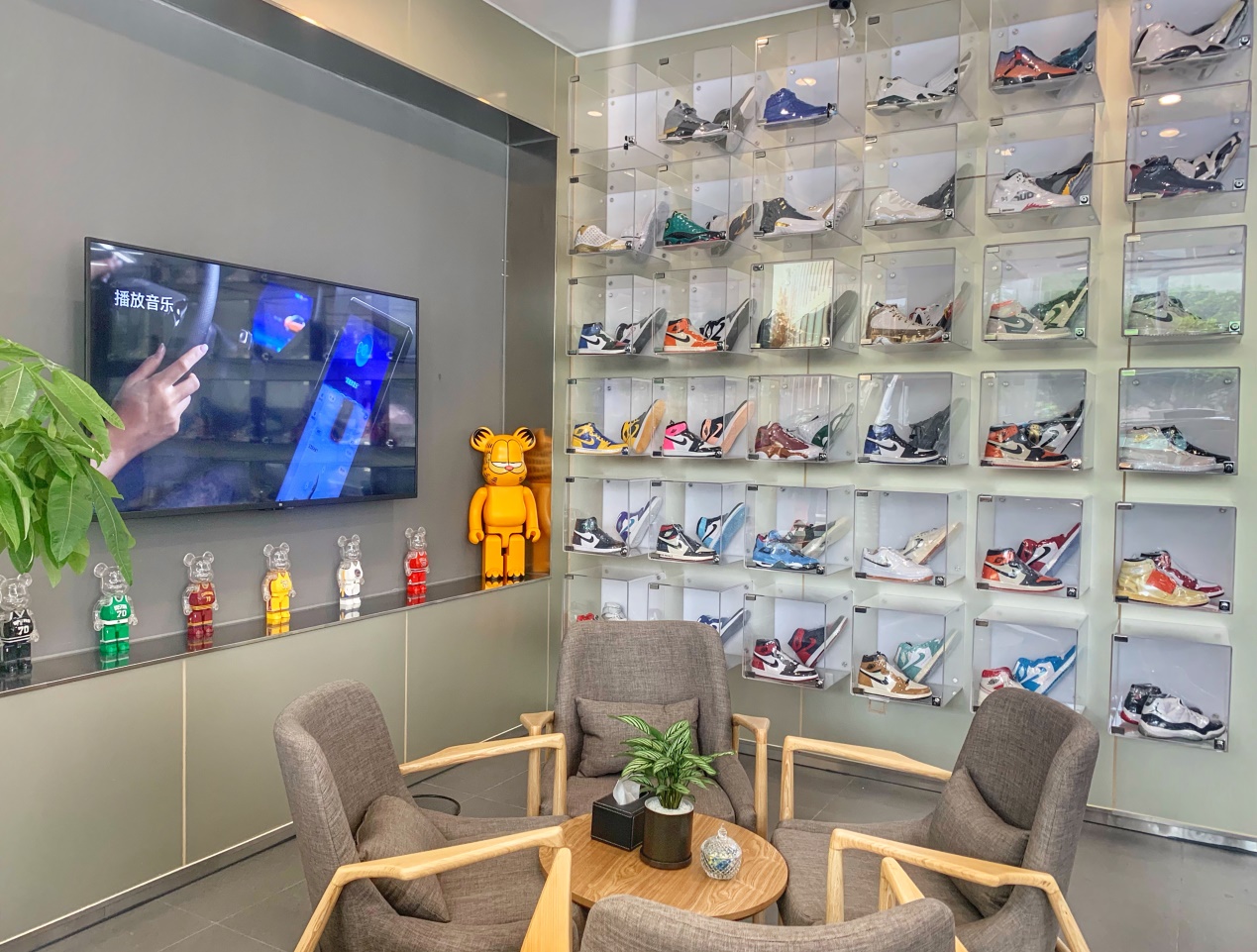 小鹏汽车赴港上市,小鹏汽车成都港宏