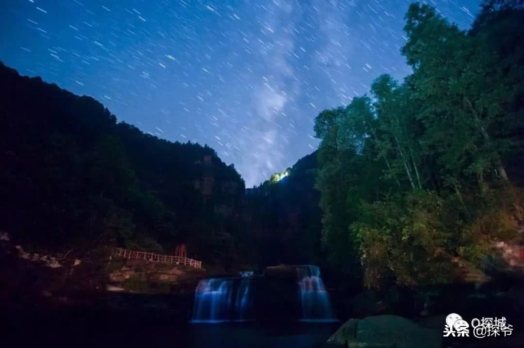 重庆小故宫红墙,重庆魔鬼山城一日游