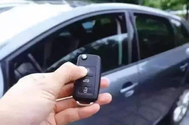 夏天车烫屁股怎么解决,汽车座椅太热屁股烫怎么办