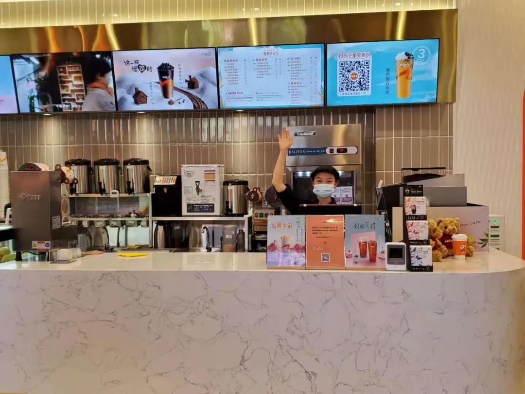 奶茶“魔鬼”在欣都龙城开新店了，喝完快乐100倍