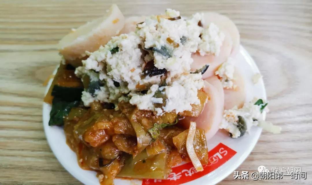 朝阳这家小店，鸡汁包子一绝，一戳一股汤！粥还随便喝？