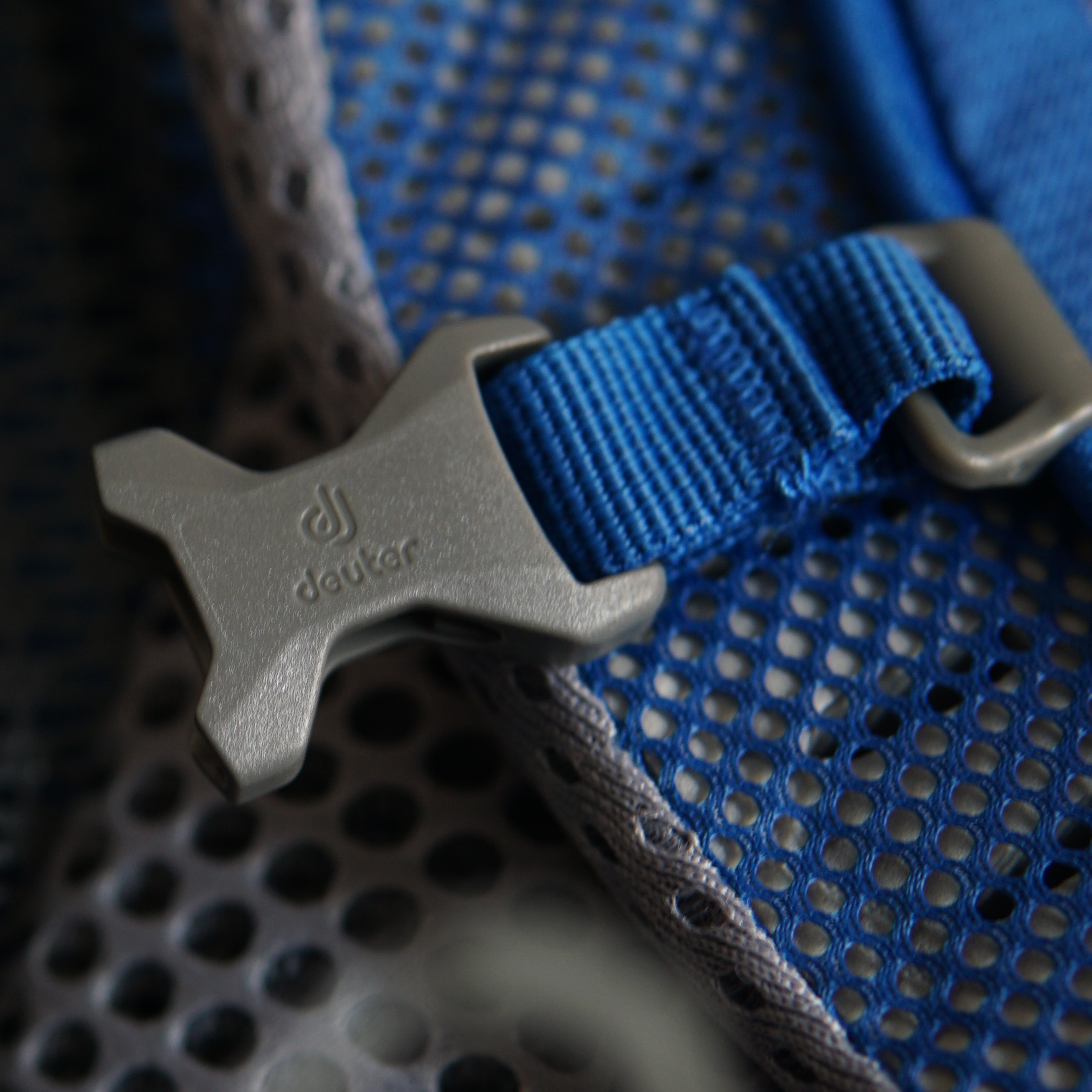 再也不怕背包被汗湿了：多特福特拉26L户外背包评测