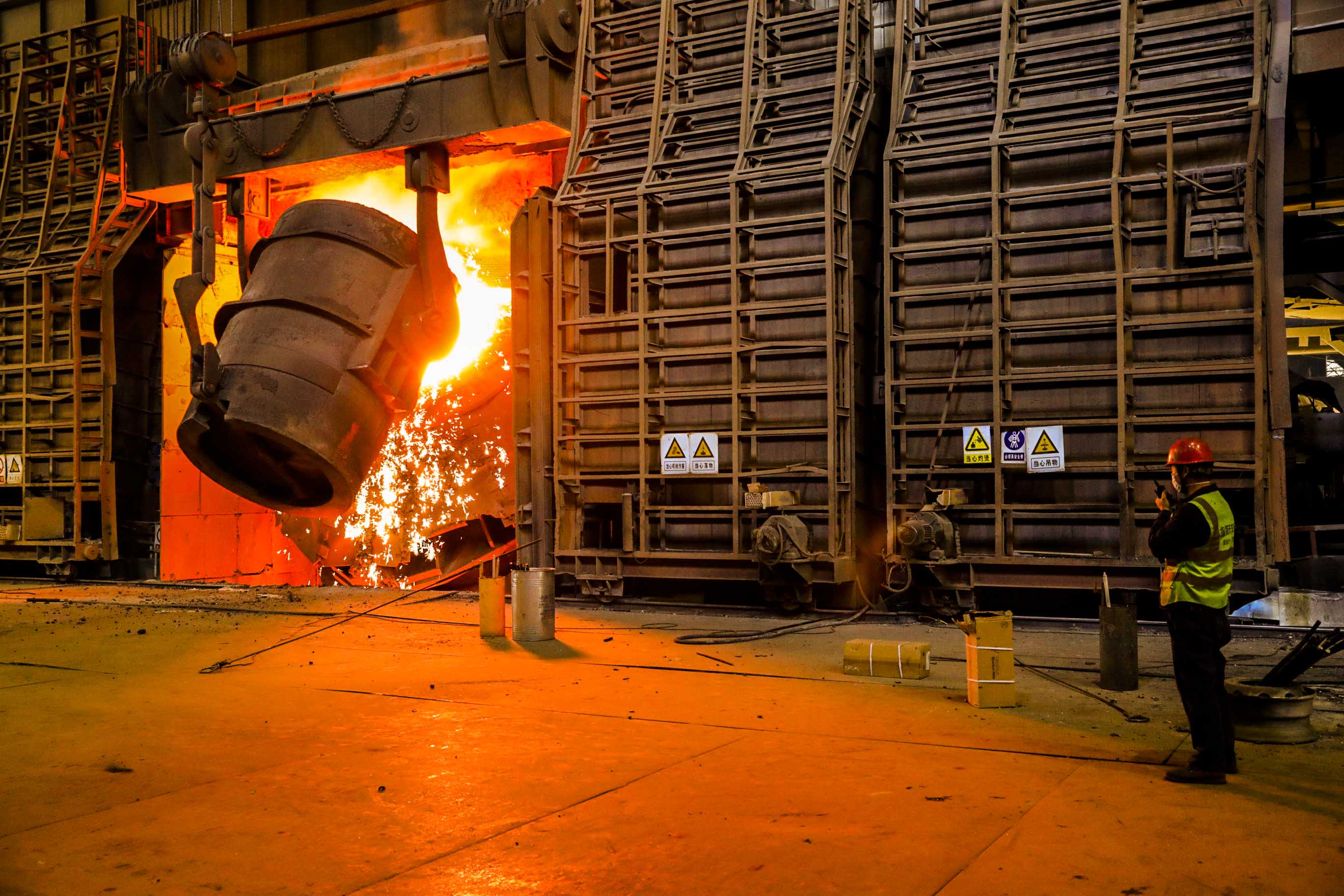 钢铁是怎样炼成的炼钢车间,钢铁是怎样炼成的钢铁厂