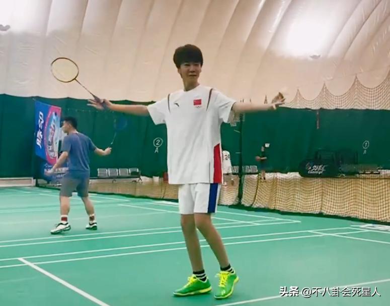 众星开学季晒娃：13岁天天腕线过裆，张嘉倪兴奋，田亮操心儿子