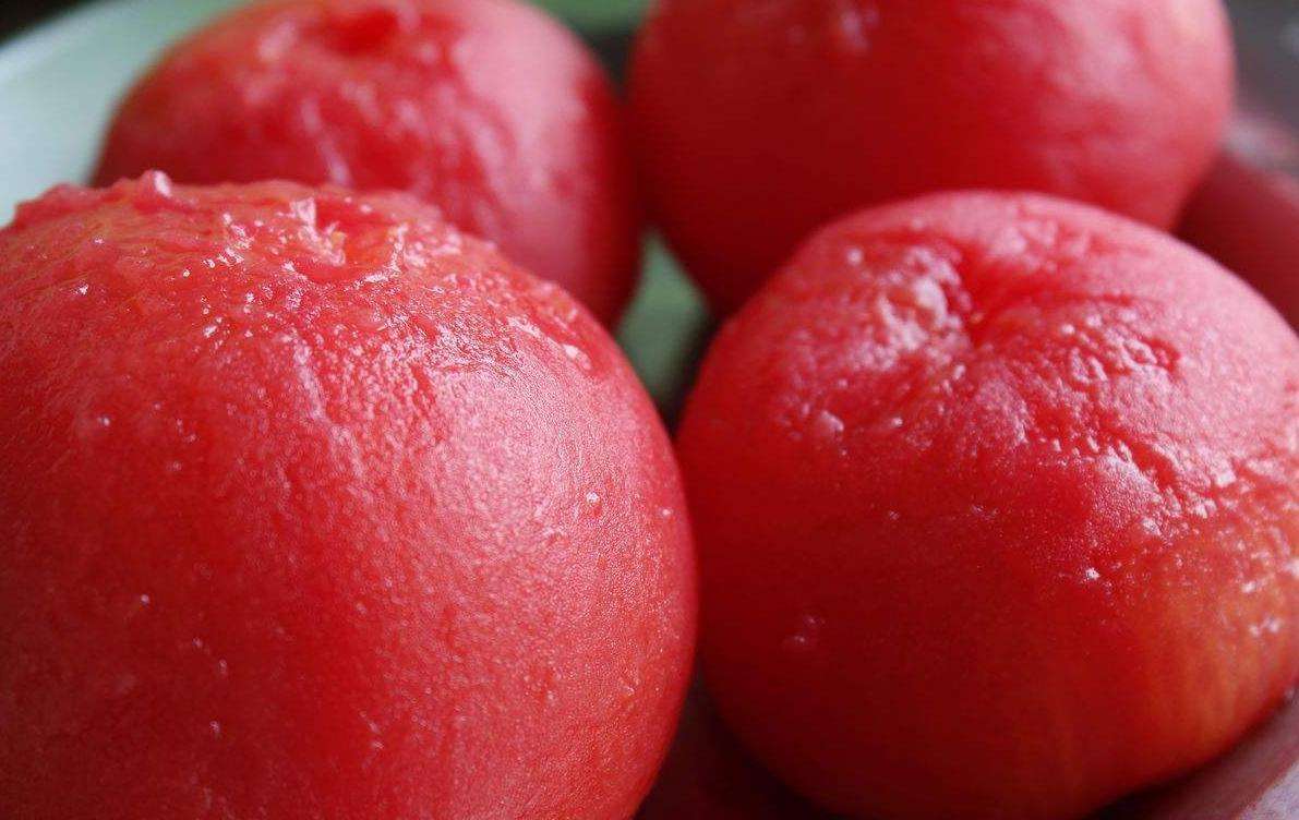 西红柿去皮开水下锅还是冷水下锅,西红柿怎么快速去皮不冷冻