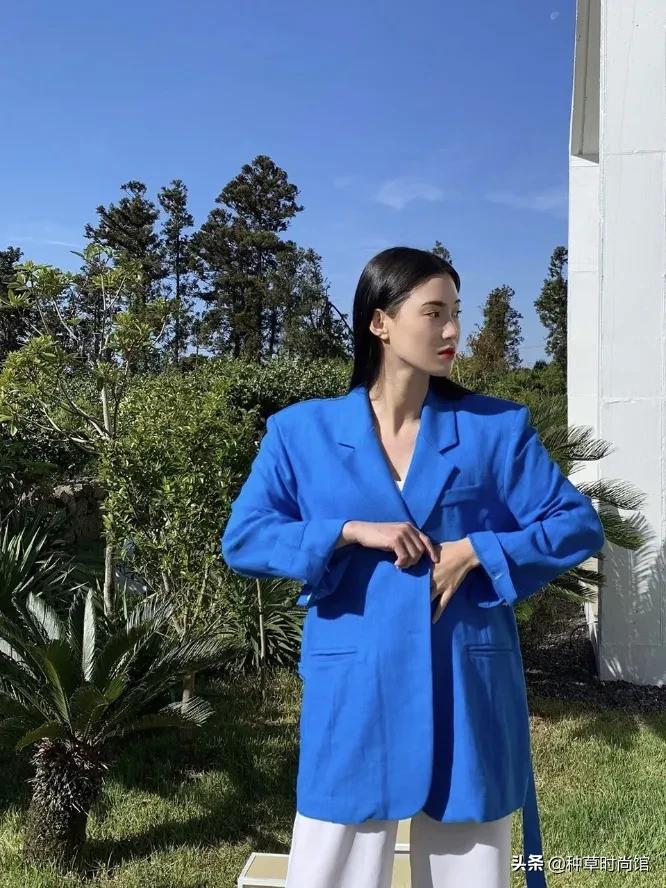 雾霾蓝和克莱因蓝哪个显白,宝蓝跟克莱因蓝哪个显白