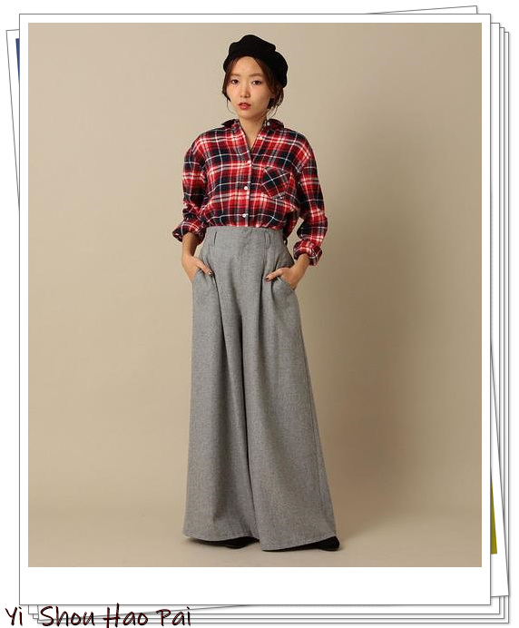 红色小格子衬衫女长袖时尚穿搭,红色格子衬衫配什么颜色裤子好看