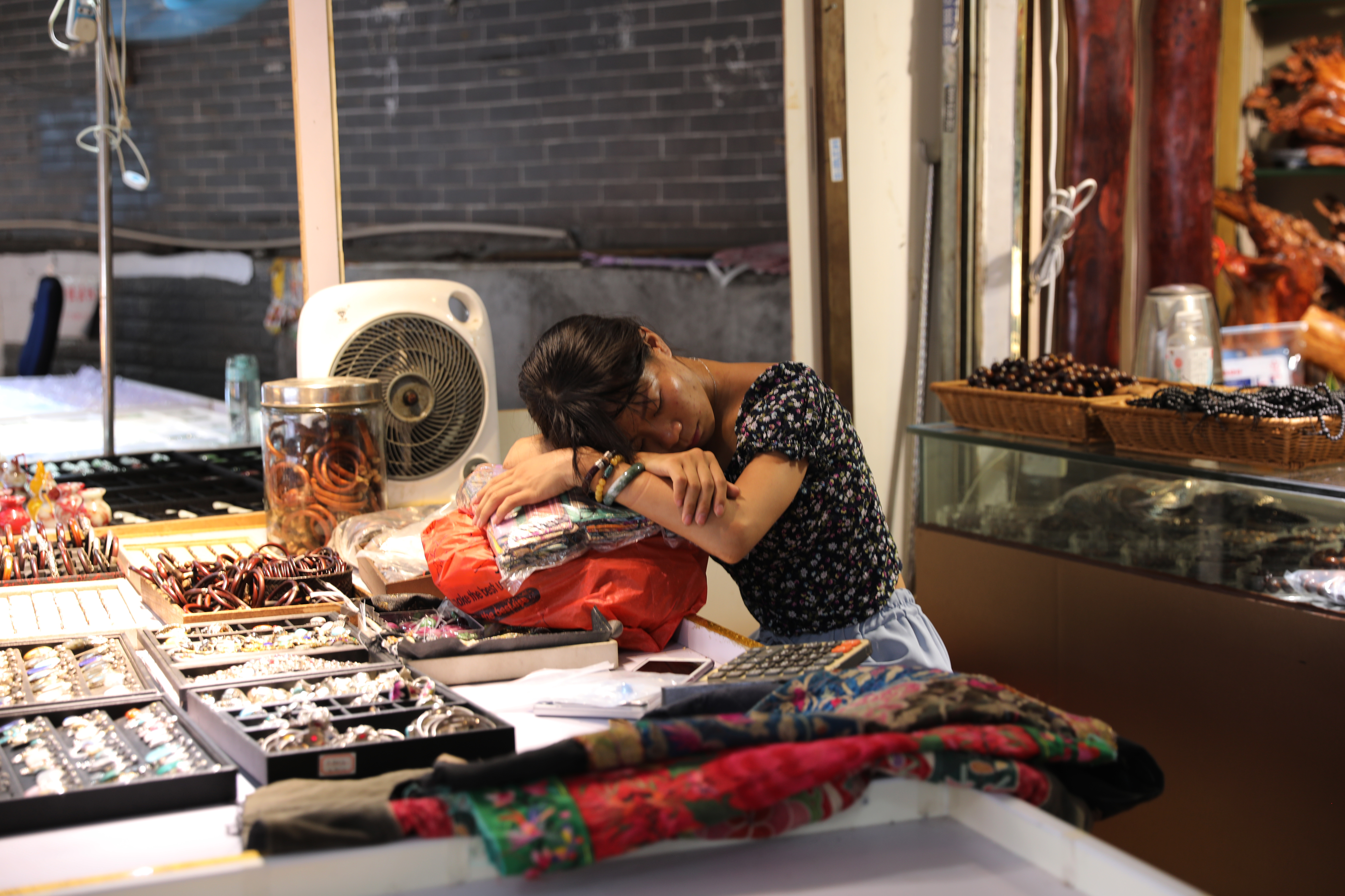 广州玉器街附近,广州玉器市场里面的玉多少钱