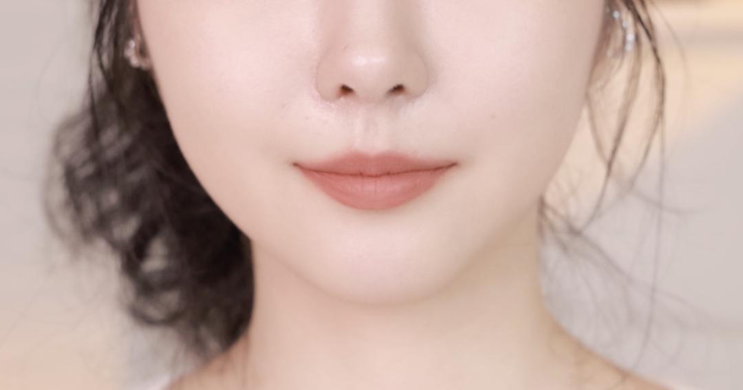 薄唇涂口红淡妆的正确方法,厚唇日常妆适合什么口红