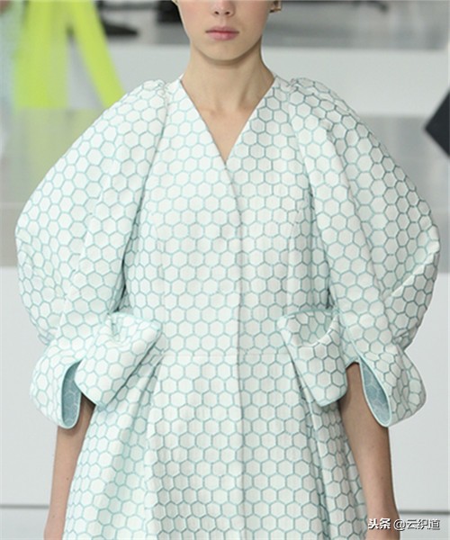 衣服裁剪制作女,服装立体裁剪稿子怎么做