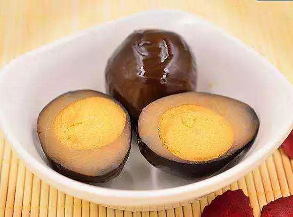 男子花18元买鸡蛋砸车赔2万,男子花18元买鸡蛋赔2万