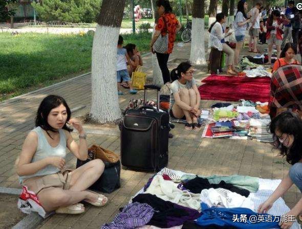 随着全国地摊经济的兴起，现在摆地摊卖什么最赚钱？