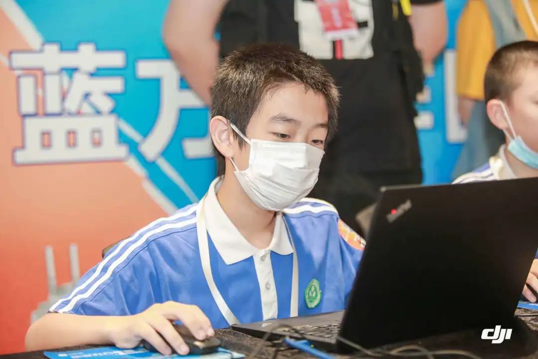 6-12岁小学生编程机器人,编程小学生自己做游戏