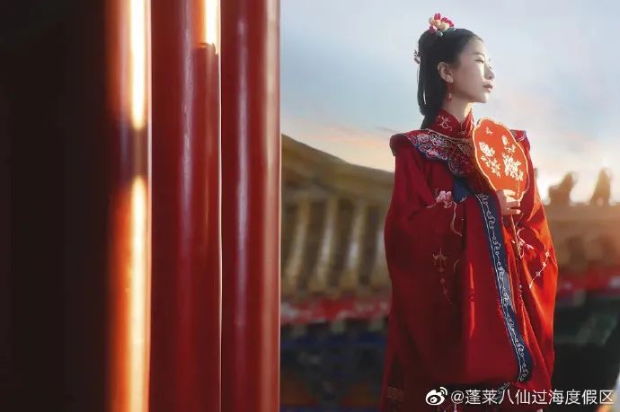 在蓬莱三仙山风景区美妙的取景,古风小姐姐如此惊艳堪称大片