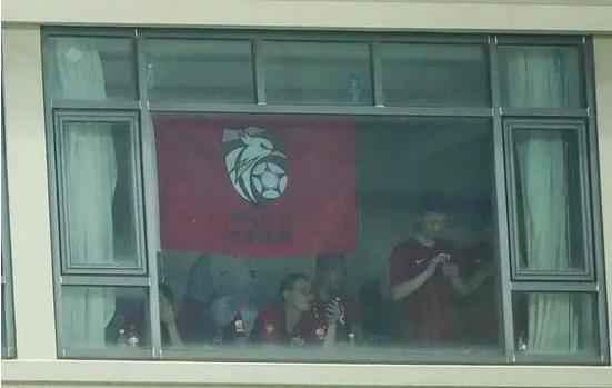 中超球迷骂裁判原视频,中超球迷名场面骂裁判