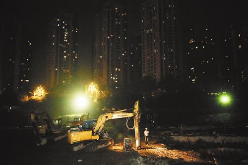 开挖掘机和电焊工哪个工资高,上海挖掘机司机工资多少一个月