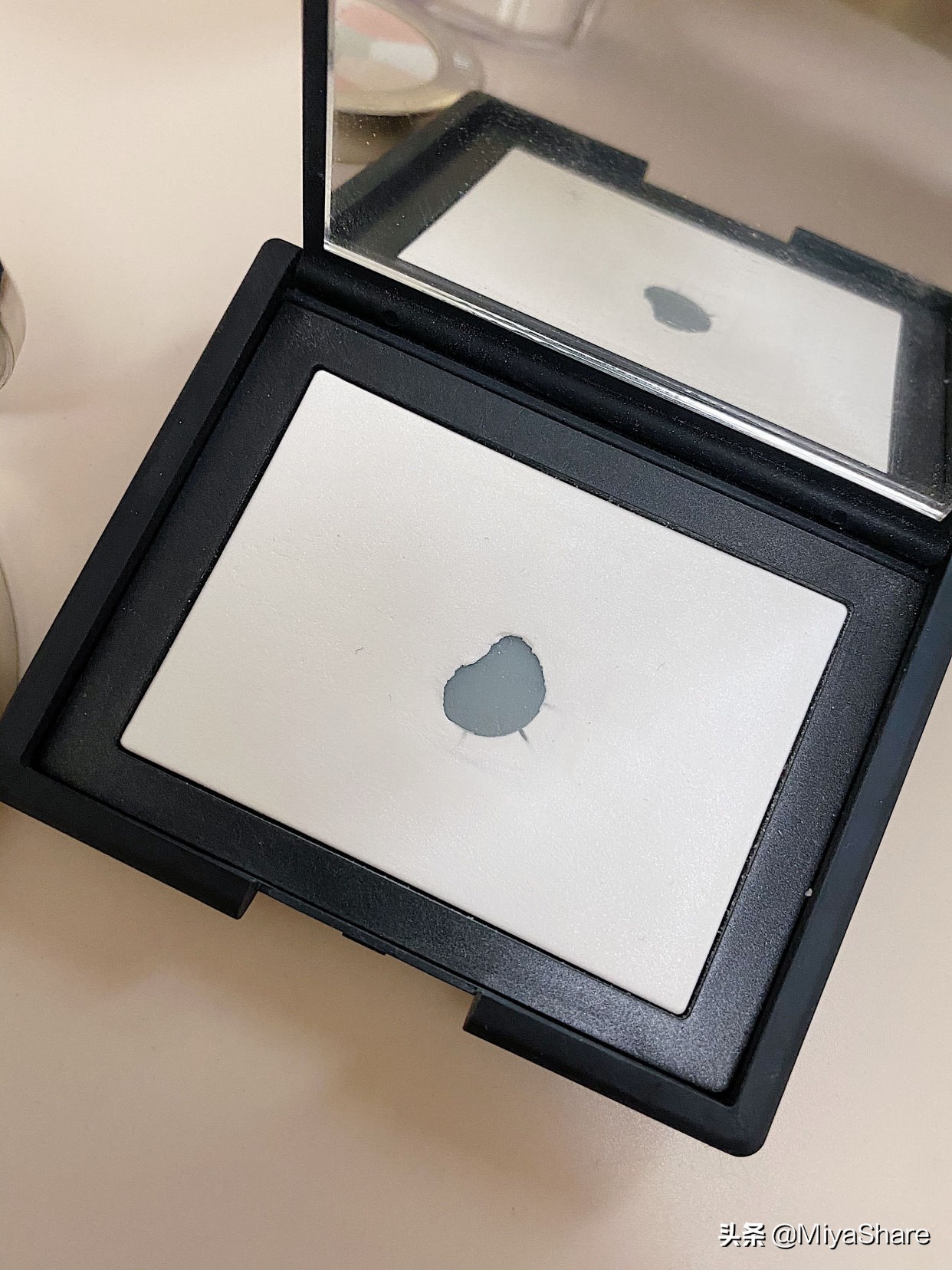 用什么定妆产品比较自然,如何选择适合自己肤质的定妆好物