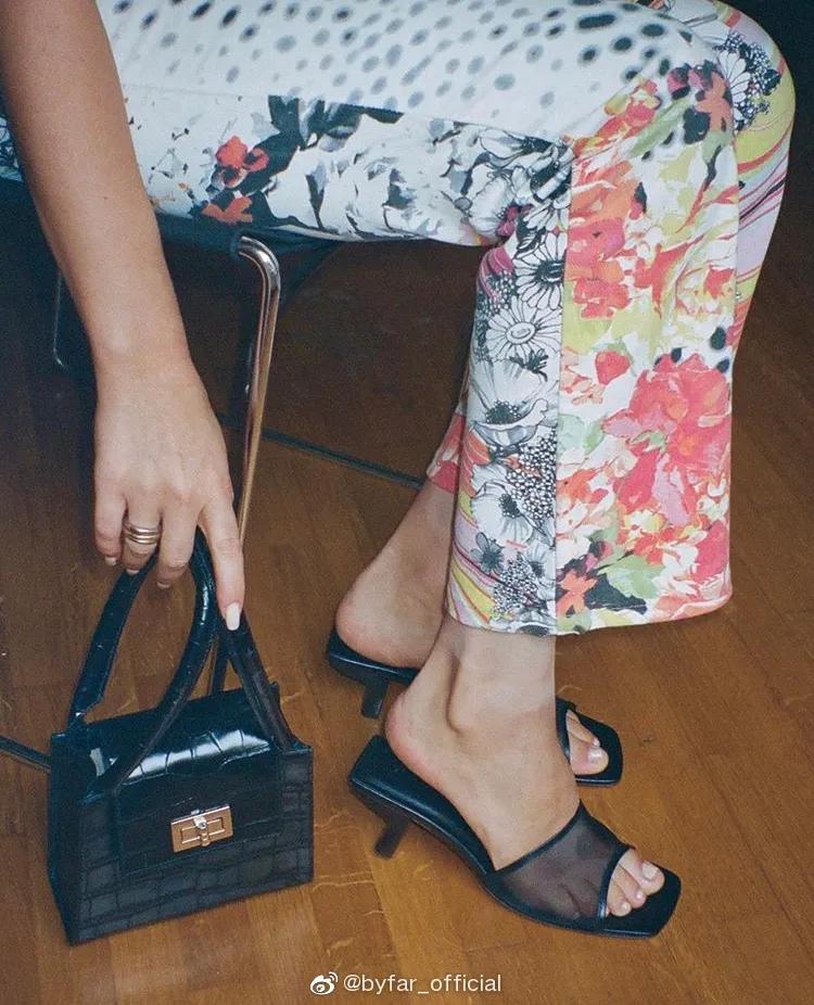 钟楚曦宋妍霏对比照,宋妍霏钟楚曦时尚搭配