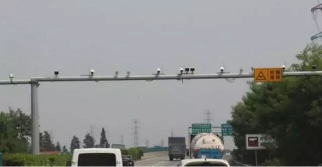 道路违章摄像头拍的是什么,道路上扣分拍照的摄像头是怎样的
