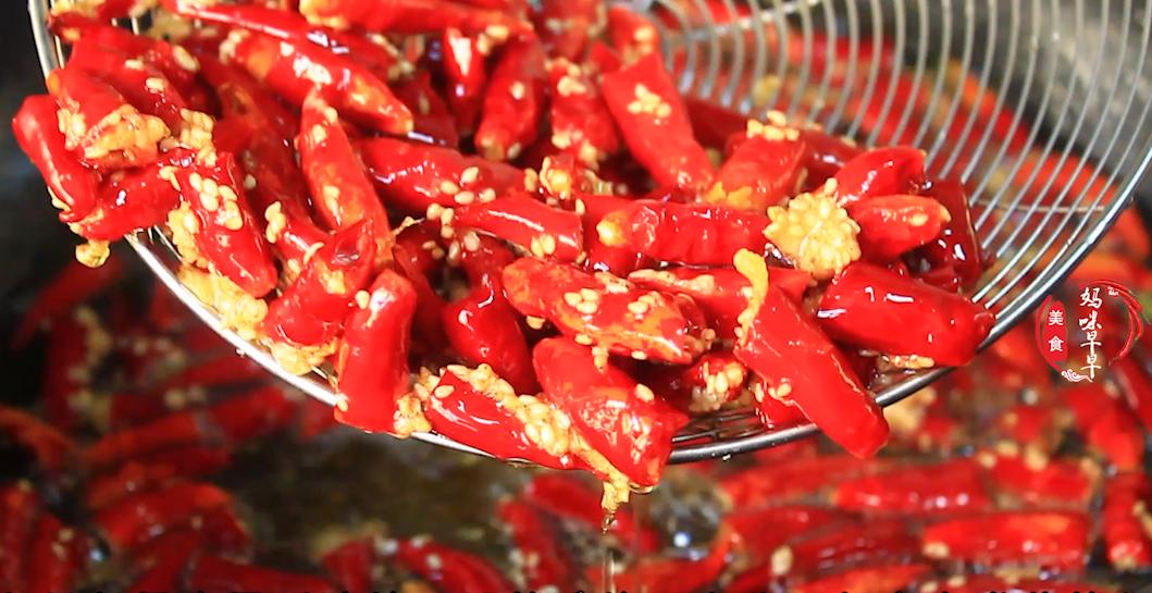 7月将至，少吃牛肉和鱼肉，多吃这3种肉，腿脚有劲，精神头足