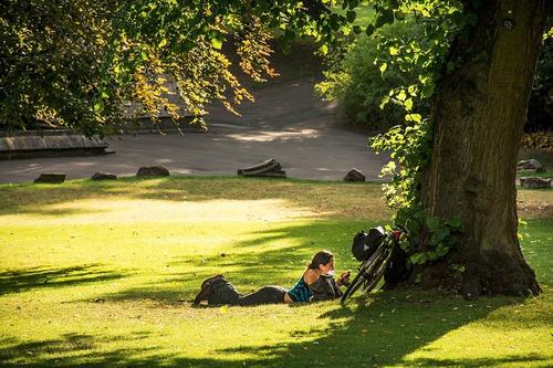白癜风没有白斑部位可以晒太阳吗,暴晒能引起白癜风还可以治愈吗