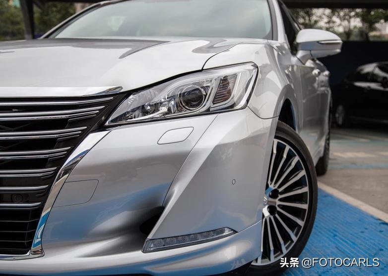 丰田皇冠2.5升四驱豪华版价格,丰田皇冠2024款最新款银色