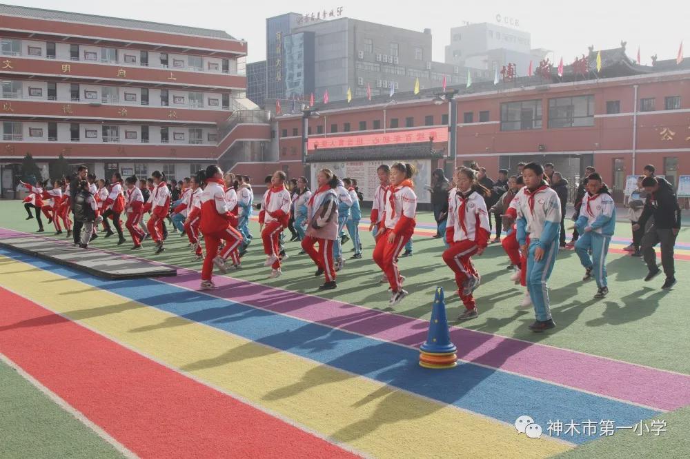 神木第一小学拔河比赛,小学体育优质课简报
