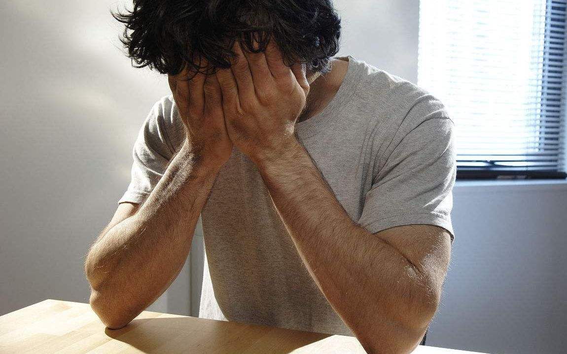 明明受伤了却还要假装无所谓,明明很在意却假装无所谓