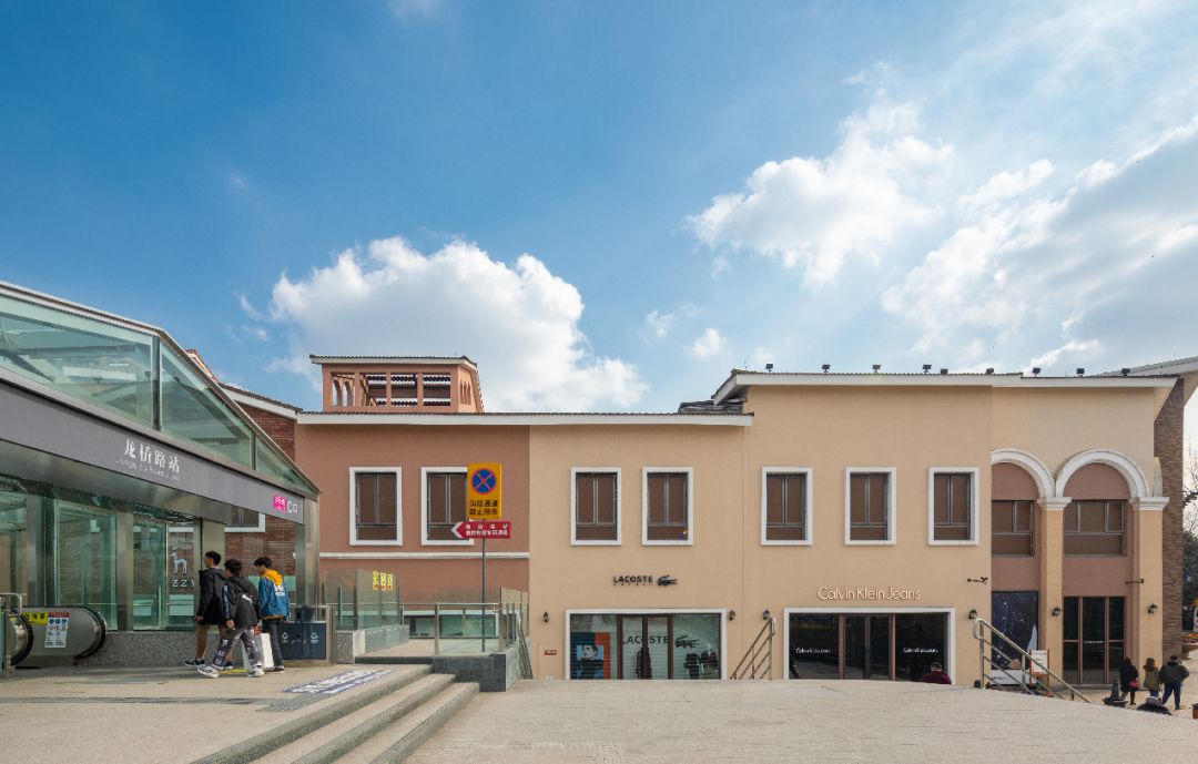 到底是哪些人在逛奥特莱斯？