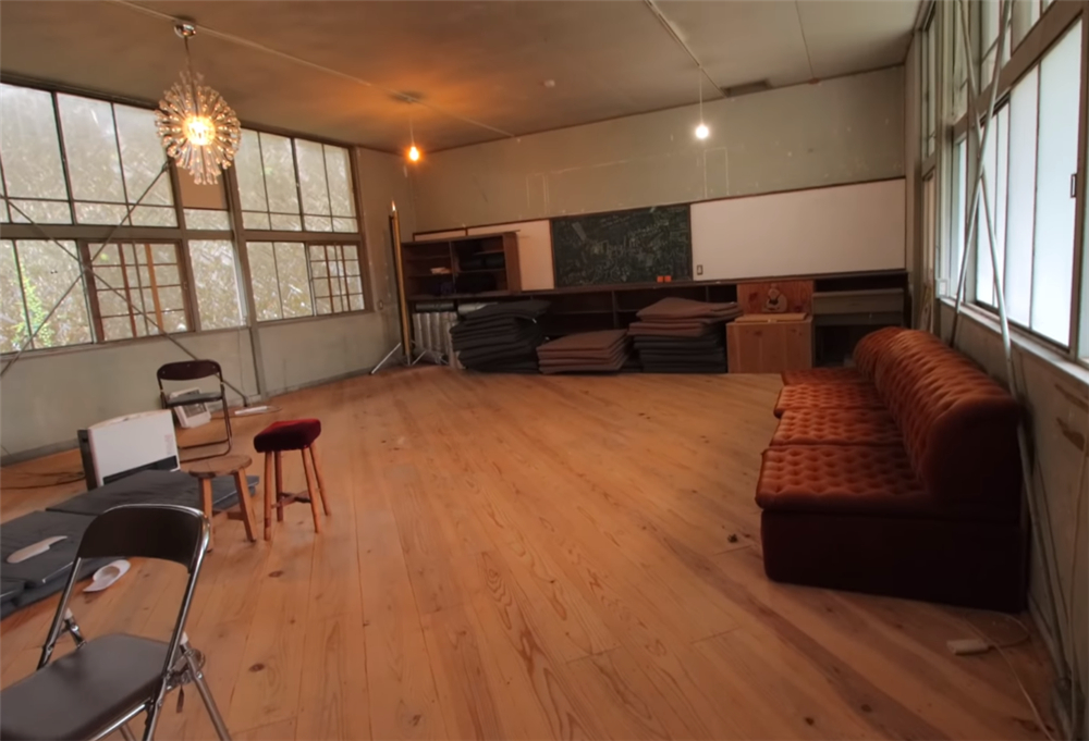 80后小伙回荒废十年的农村大学,80后小伙回荒废10年农村大学