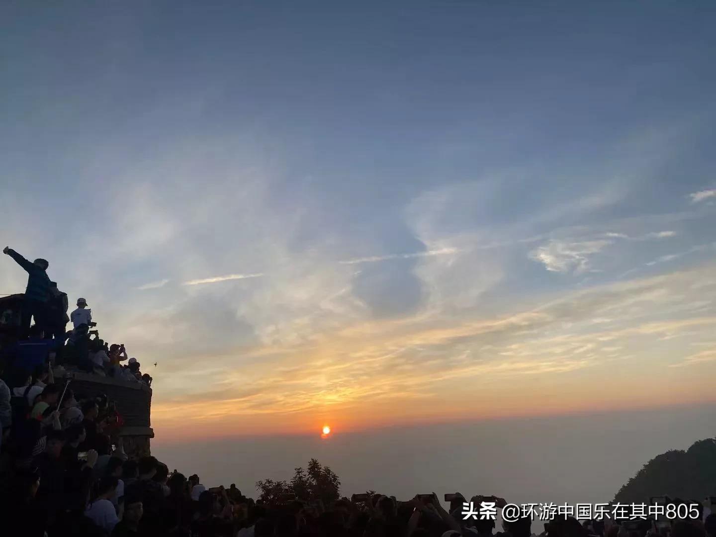 夜登泰山看日出攻略,夜爬泰山看日出后下山观景