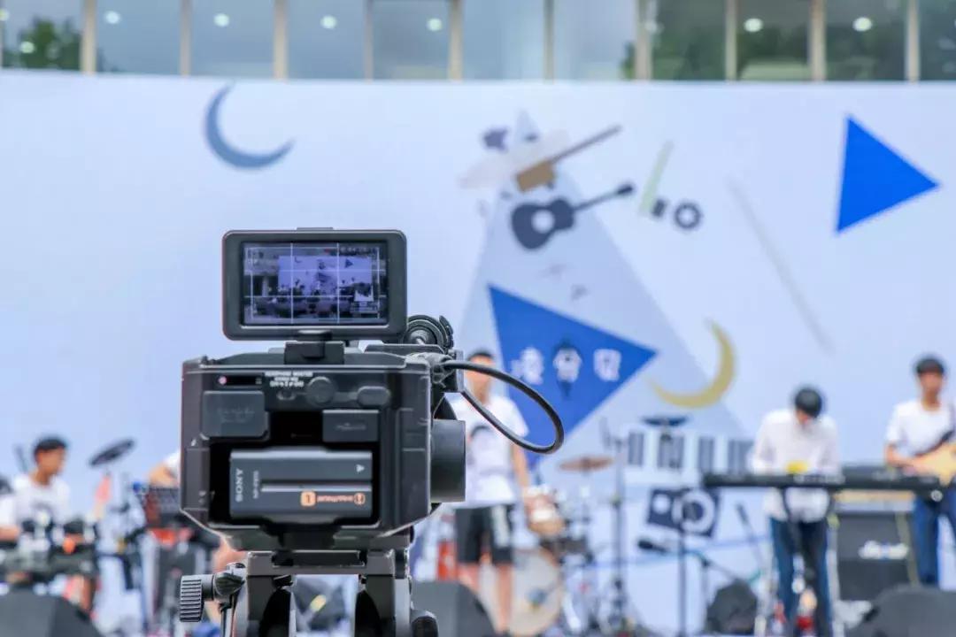 确认过眼神这是谁唱的歌,确认过眼神是过年要加班的人