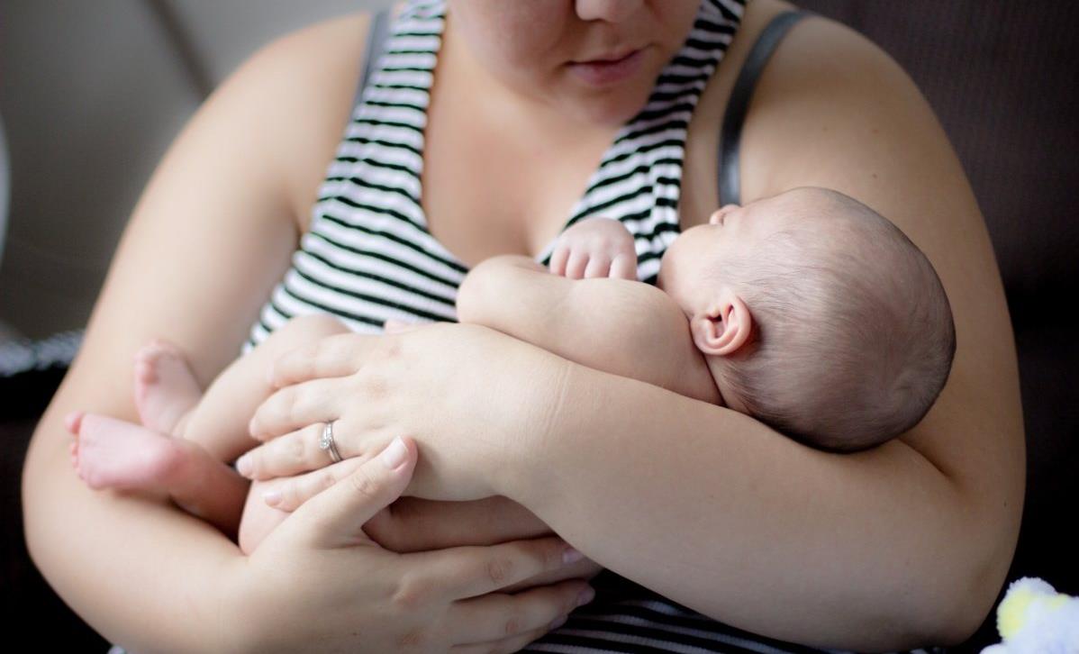 堵奶胀痛通乳师如何处理,堵奶严重如何快速通奶