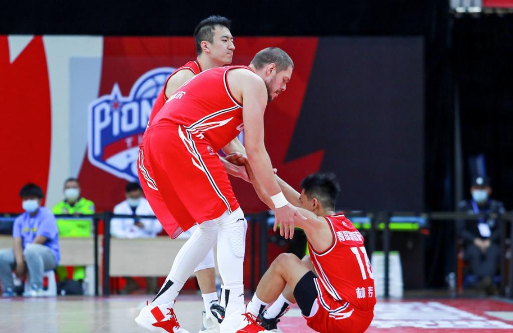 哈德森38分山东终结青岛3连胜,43分大胜青岛5连败