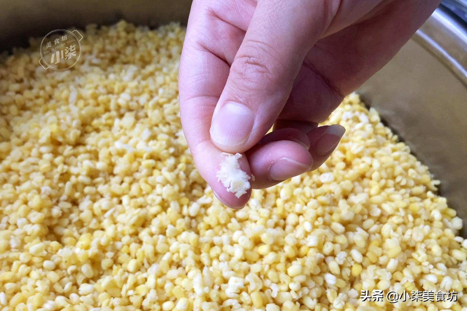 用绿豆做小饼家常配菜的做法,外皮酥软香甜绿豆小饼