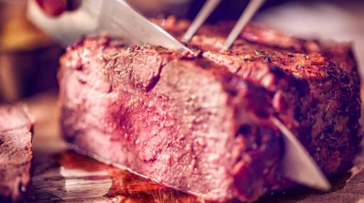 蛋白质摄入量偏高如何调整饮食,蛋白质摄入过高一天会怎样