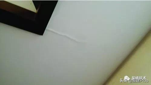 吊顶涂料开裂是什么原因,吊顶开裂是什么原因