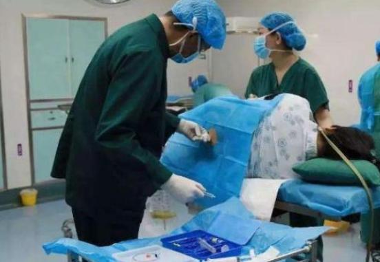 羊水破和见红哪个说明宝宝体质好,先破水还是先见红取决于什么