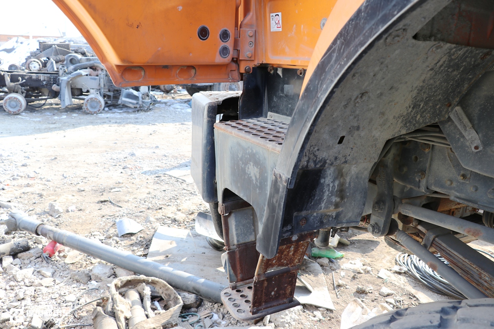 当年国家建设的主力军，排量达惊人的18升，实拍奔驰NG4850大件车