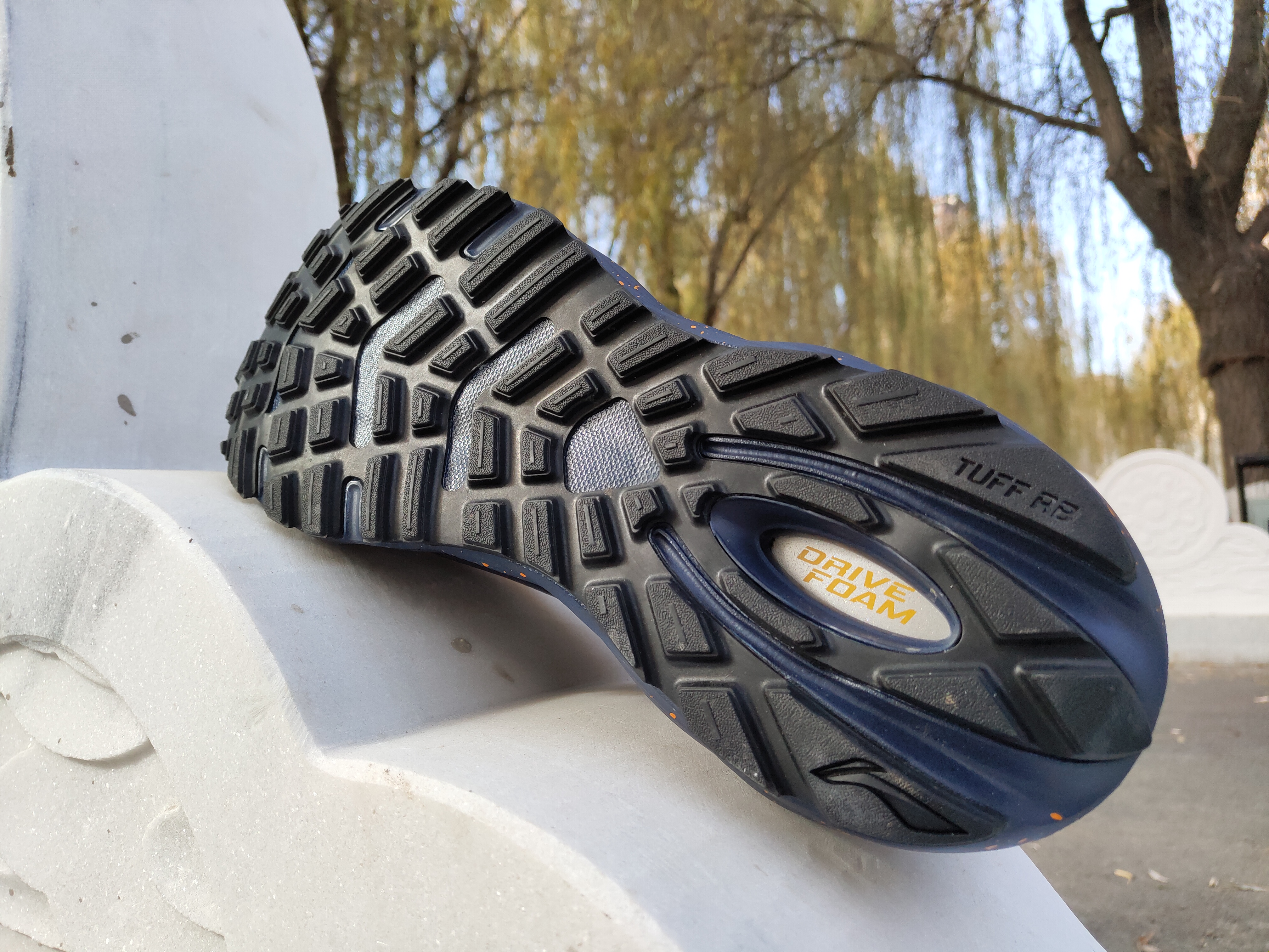 防雨雪运动鞋李宁,李宁无惧风雨