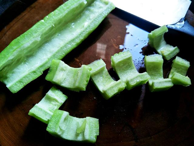 苦瓜黄豆排骨汤的做法,苦瓜黄豆排骨汤家常做法