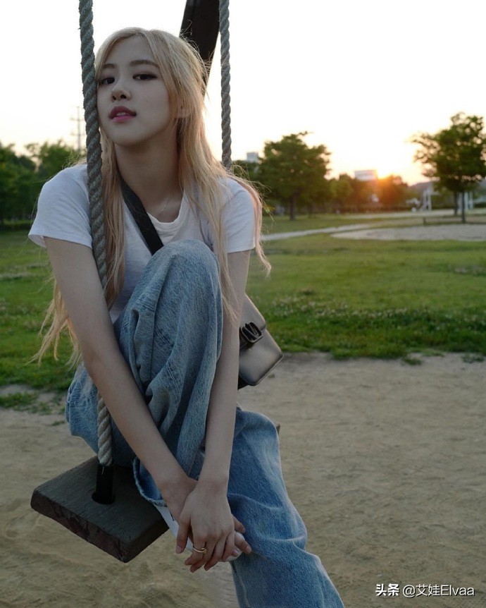 朴彩英牛仔裤扭胯惊呆成员,朴彩英穿搭破500万