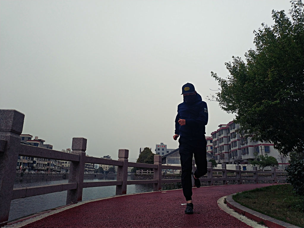 奇怪而又舒适：VibramFuroshiki包裹鞋体验