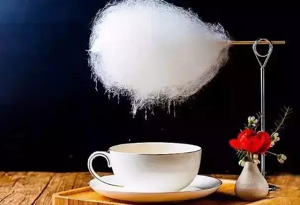 她在北京开了一家可以吃的花店,受众人追捧,还引来了李健